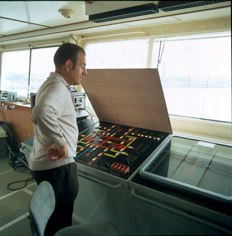 S.9100(5089); Dia van de zandzuiger 'Sloterdijk' te IJmuiden; diapositief