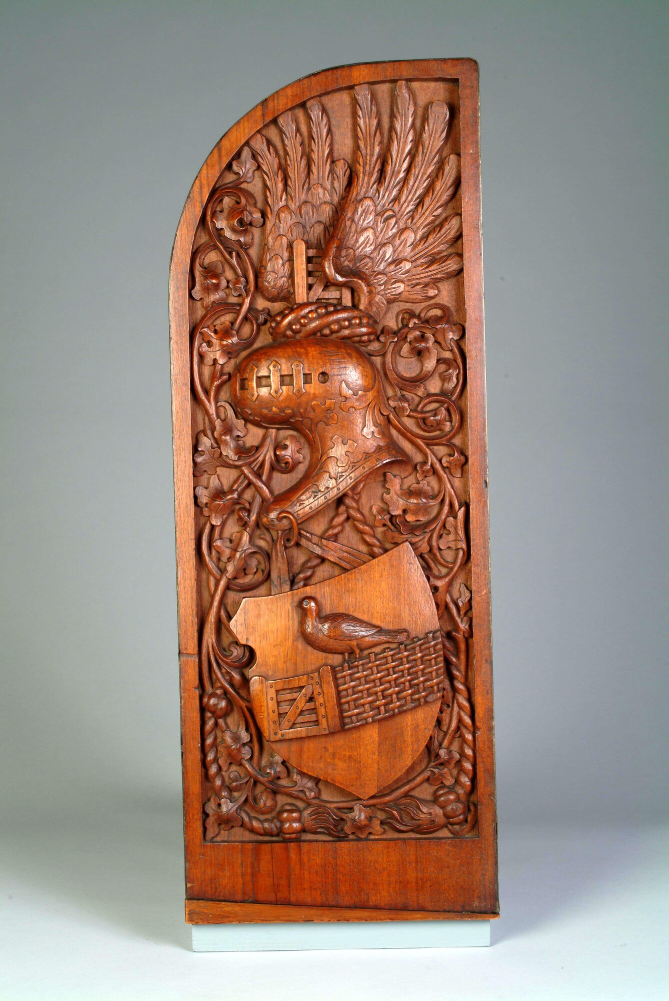 S.0095(05)3; Valreepsbord afkomstig van het pantserschip 'Piet Hein'; boordversiering