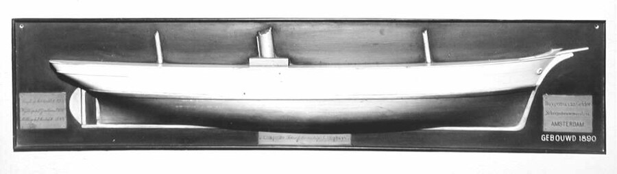 S.1329(01); Halfmodel van het schroefstoomschip Camphuys; scheepsmodel
