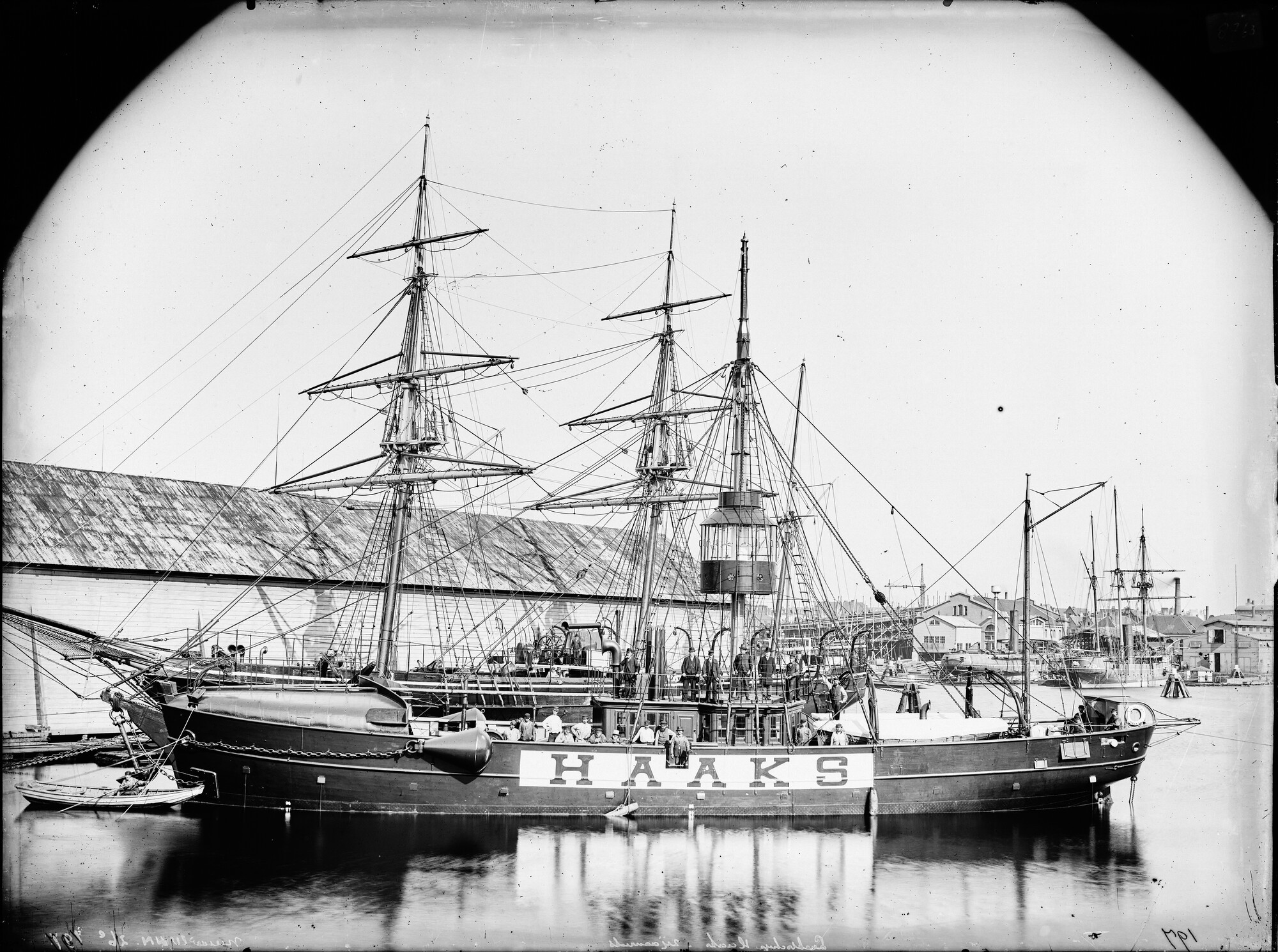 S.1156(06)175a1; Glasnegatief van het lichtschip Haaks afgemeerd bij de Rijkswerf in Amsterdam; negatief