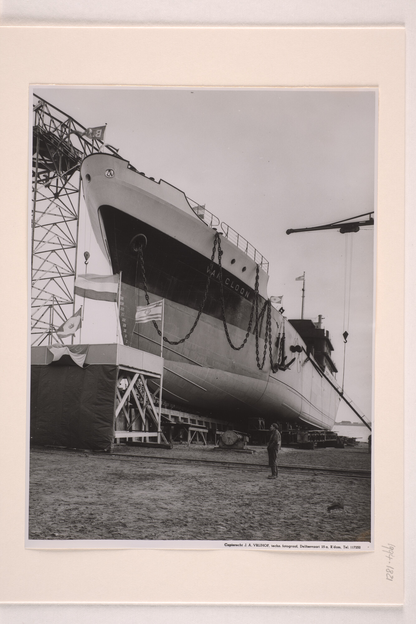 1994.1821; Fotos van de tewaterlating van ms. Van Cloon (in aanbouw als Palima); fotoreportage