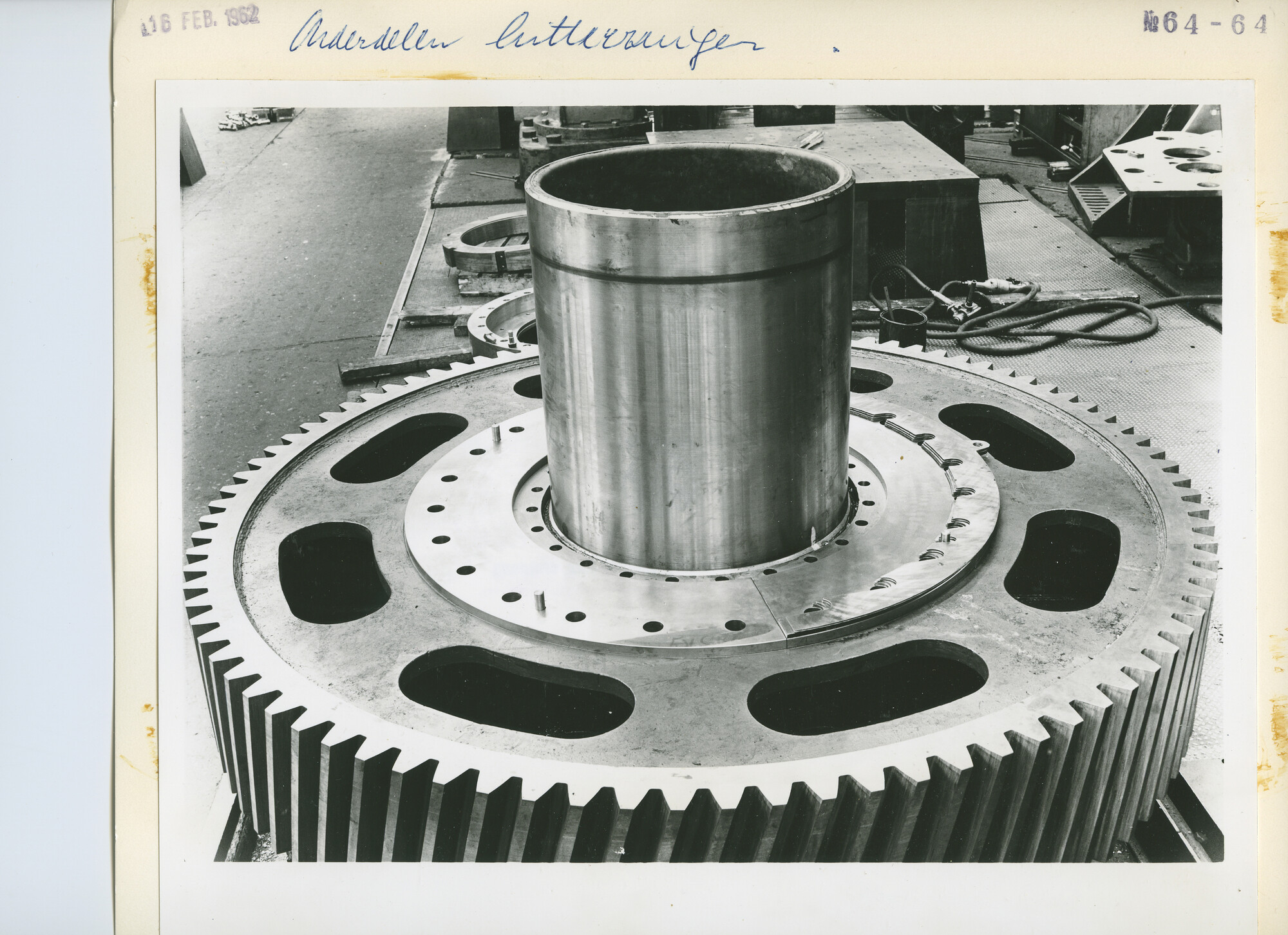 S.5444(3837)09; Onderdelen voor een cutterzuiger; foto