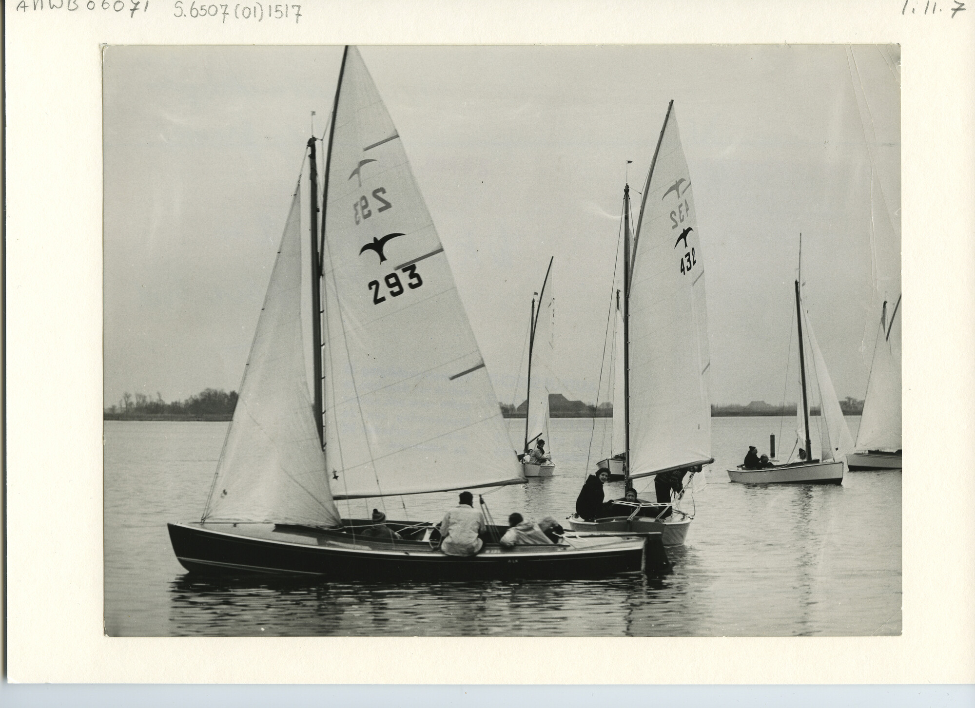 S.6507(01)1517; Foto van winterzeilwedstrijden bij Grouw, 1965; foto