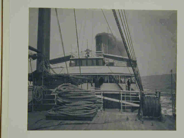 S.4348(01); Herinneringsalbum met bouw- en interieurfoto's aangeboden aan mej. E.D.W. Jonckheer ter gelegenheid van de tewaterlating van het passagiersschip ss. Vondel; fotoalbum