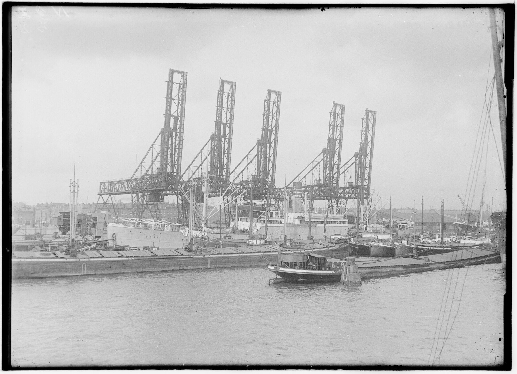 2018.1142; Glasnegatief van het vrachtschip Emir (Duits, 1911); glasnegatief