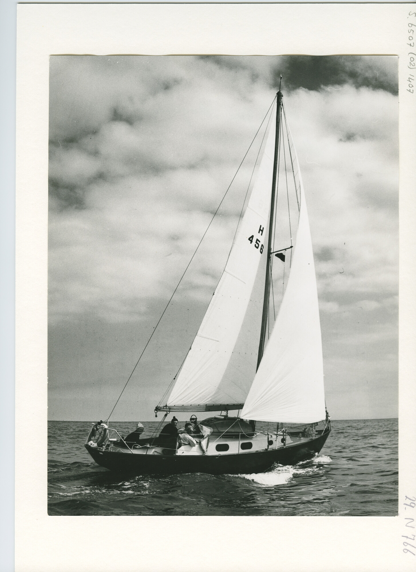 S.6507(02)1407.01; Zwart-wit foto van de 100-Mijl-race 1960 op het IJsselmeer; foto