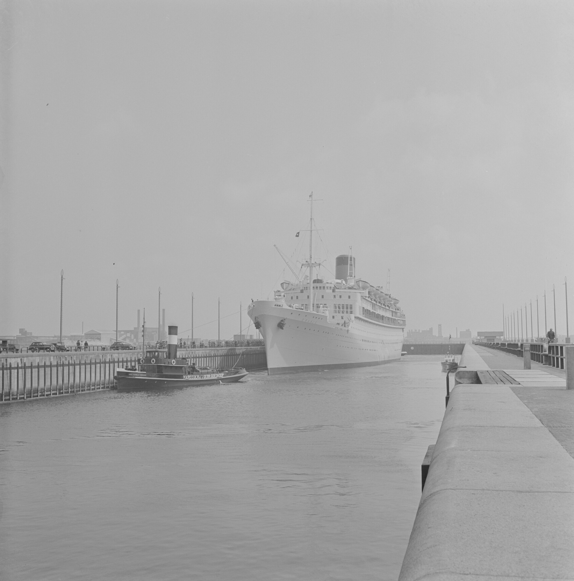 2015.2013; Negatief van ms. Oranje tijdens de proeftocht op 27 juni 1939 in de Noordersluis; negatief