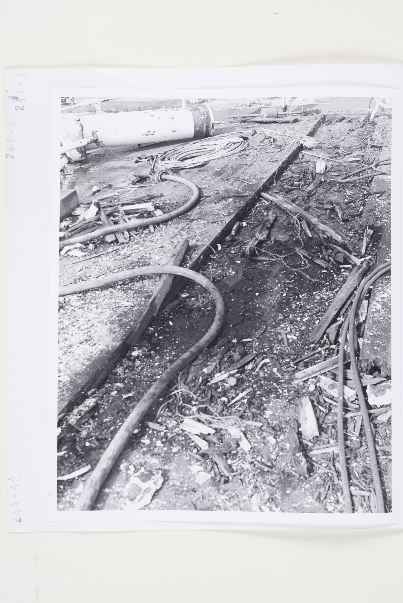 S.5444(5237)04; Foto van de reparatie van de aanvaringsschade aan het vrachtschip Tasmania; foto
