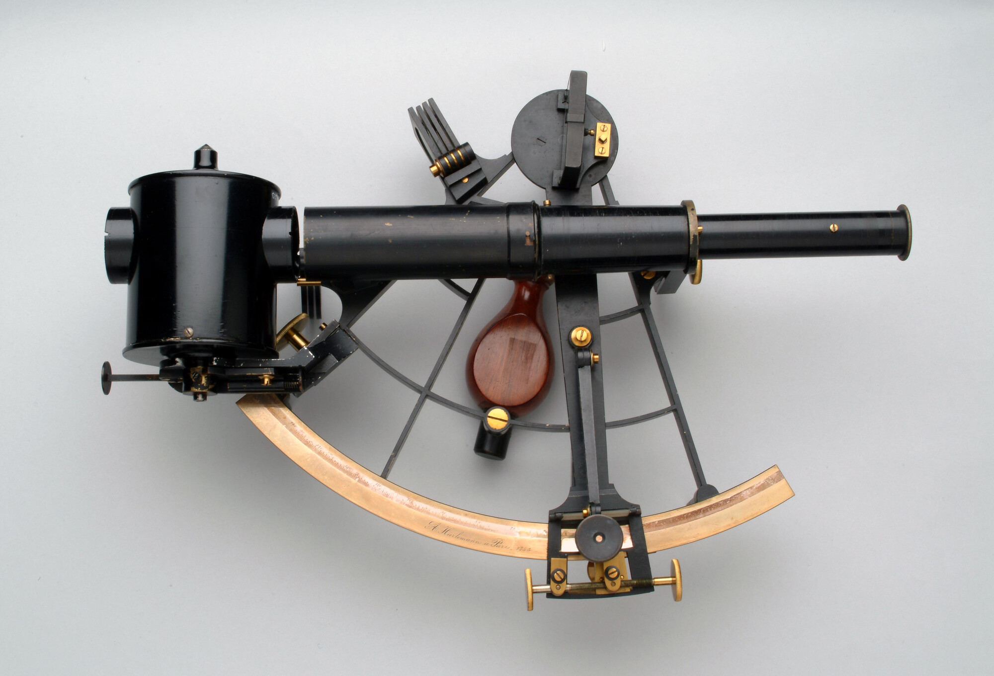 B.0195(13)2; Kunstmatige gyroscopische horizon volgens patent van de Franse kapitein Fleuriais (patent 1886); kunstmatige horizon