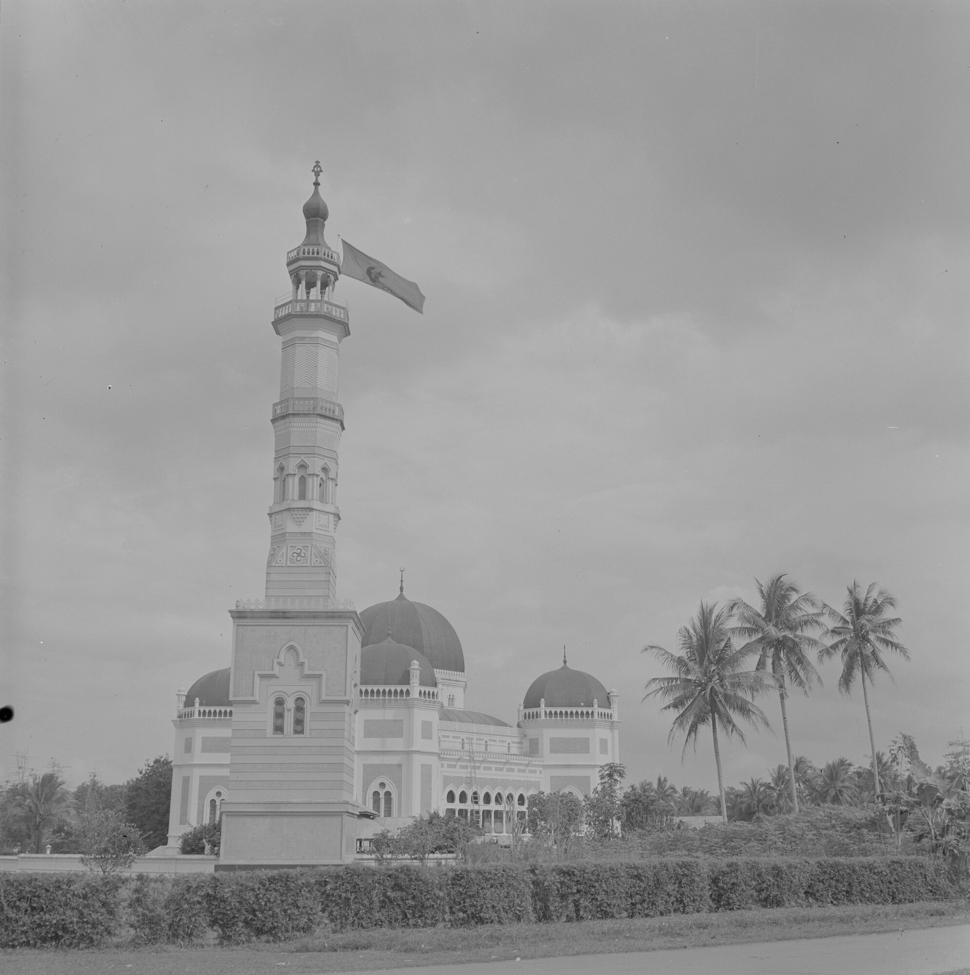 2015.2950; Negatief van een moskee in Medan; negatief