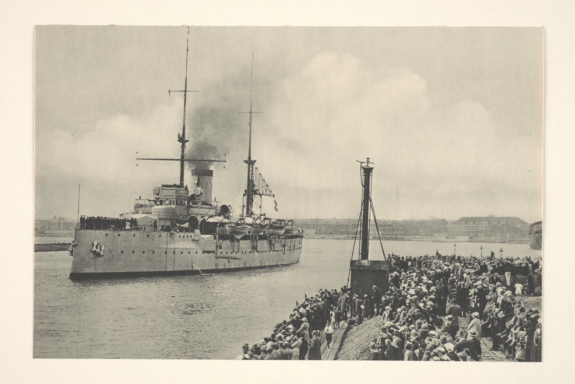 1994.7178; Foto's van het pantserschip Hr.Ms. 'Hertog Hendrik' van het Nieuwe Diep; fotoreportage