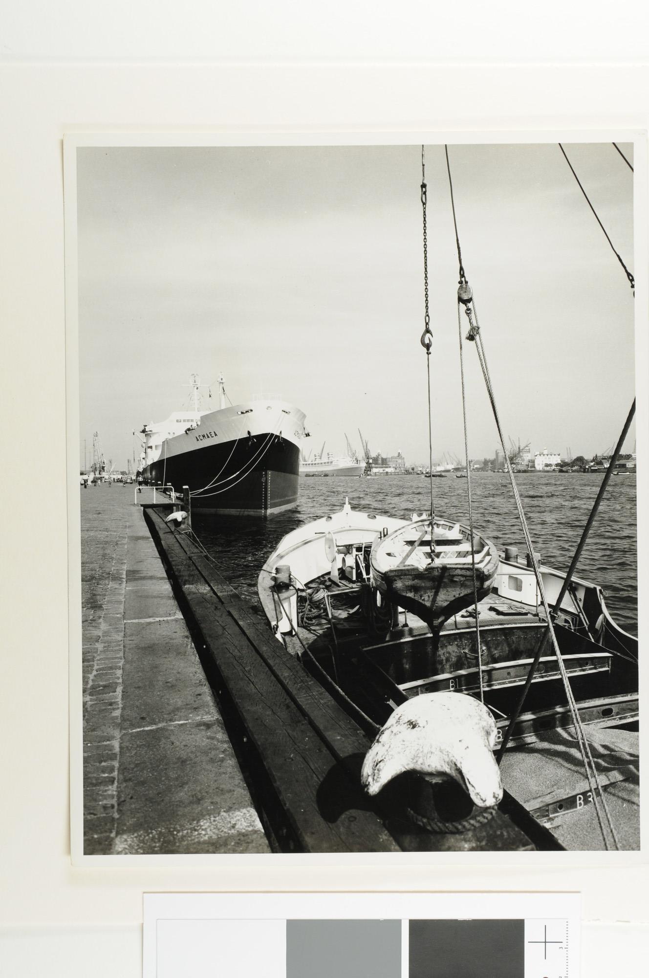 A.4426(49); De tanker ms. 'Acmaea' van Shell Tankers NV; foto