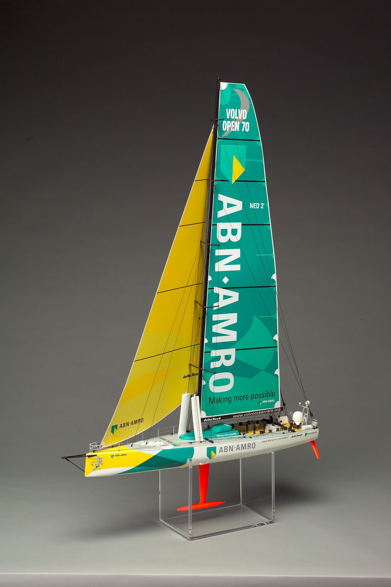 2006.0688; Model van de ABN AMRO TWO; scheepsmodel