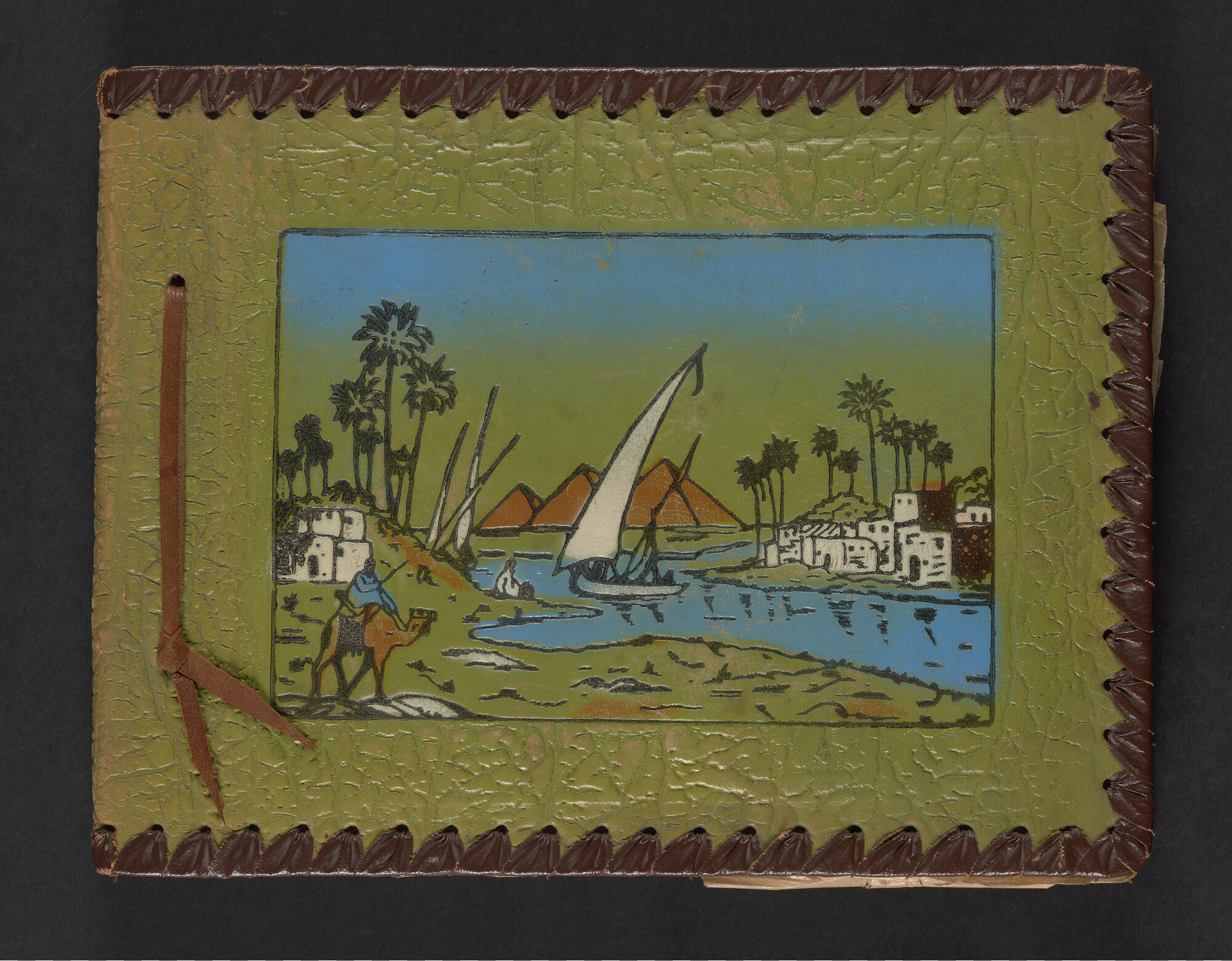 2019.0671; Fotoalbum van het echtpaar Jan van der Meer Mohr en Johanna van der Meer Mohr-van Ruler van hun reis op ms. Oranje van Tandjong Priok naar Amsterdam tussen 18 december 1953 en 7 januari 1954; fotoalbum
