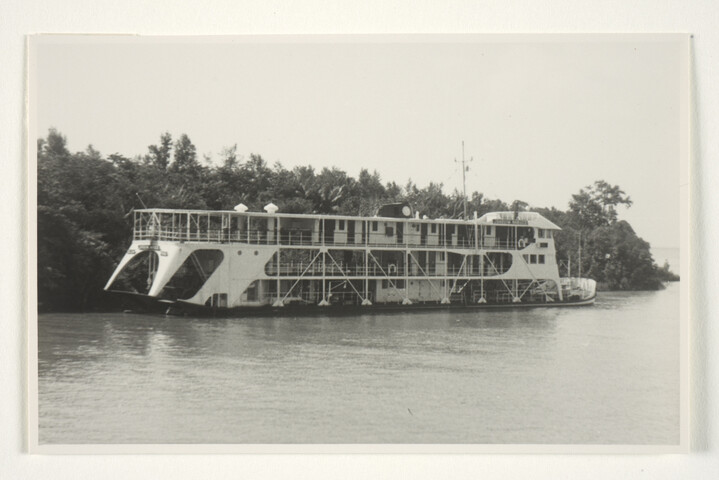 S.5219(12)0670; De bij Niestern gebouwde Braziliaanse hekwieler 'Joaquim Nabuco' van Servico de Navegacao da Amazonia; foto