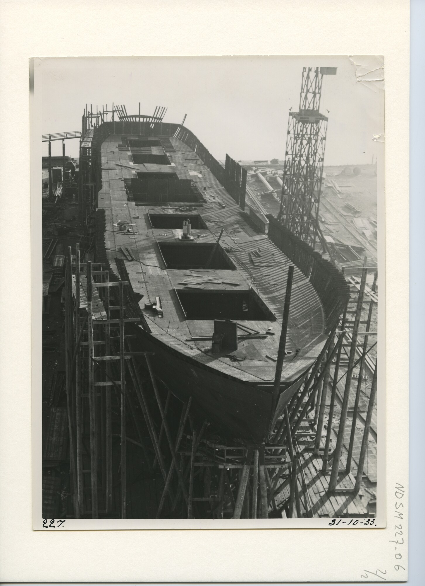 S.5444(1063)07; Foto van het vrachtschip ms. Almkerk in aanbouw bij de NSM; foto