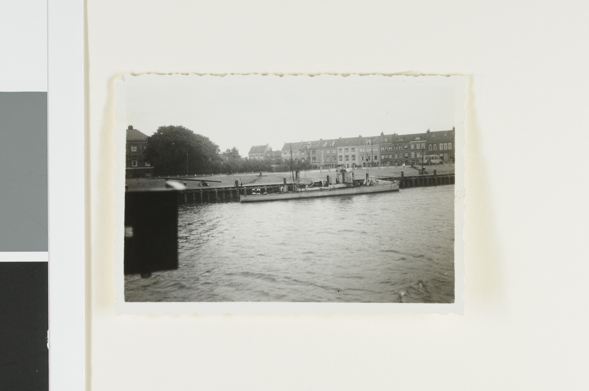 A.2867(01)085; Foto's van de torpedoboot Hr.Ms. 'Willem Warmont' bij terugkeer in het Nieuwe Diep (Den Helder); fotoreportage