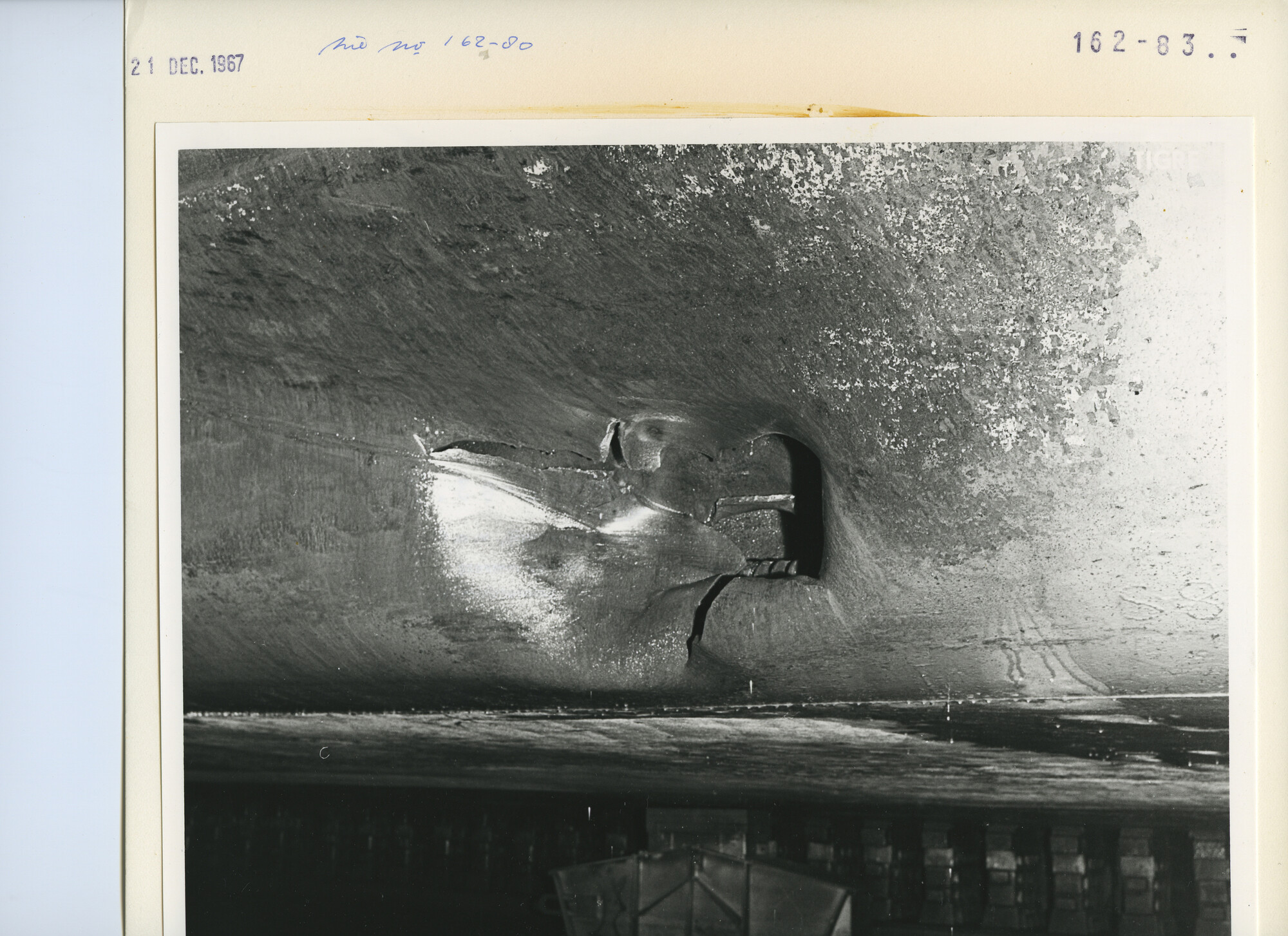 S.5444(4828)4; Foto van de aanvaringsschade aan de Tigre; foto