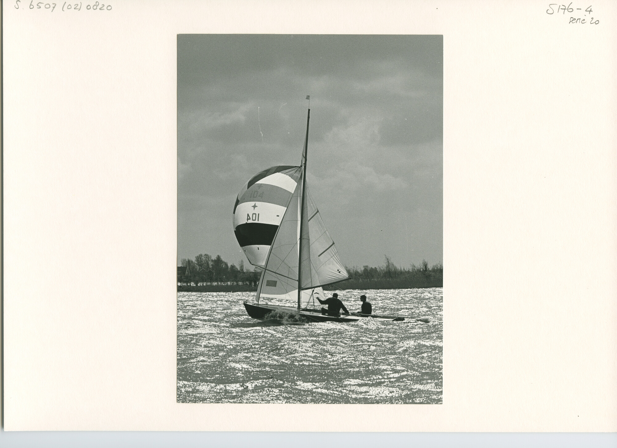 S.6507(02)0820.03; Zwart-wit foto van de FD-klasse op de Loosdrechtse Plassen; foto