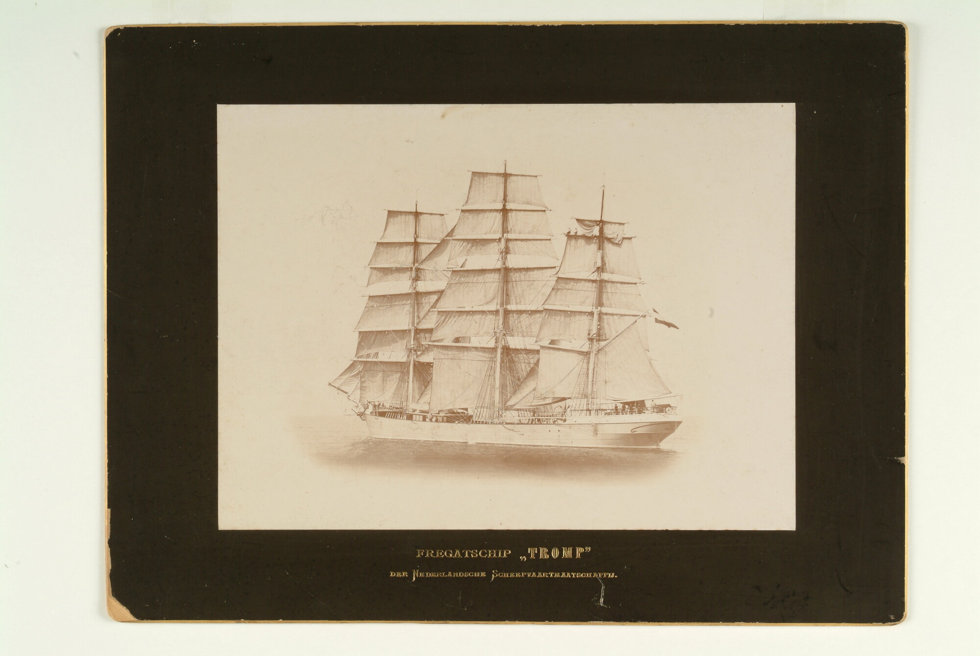 S.5591(28); Het fregatschip 'Tromp' van de Nederlandsche Scheepvaartmaatschappij, gebouwd in 1891 bij L. Smit & Zn; foto
