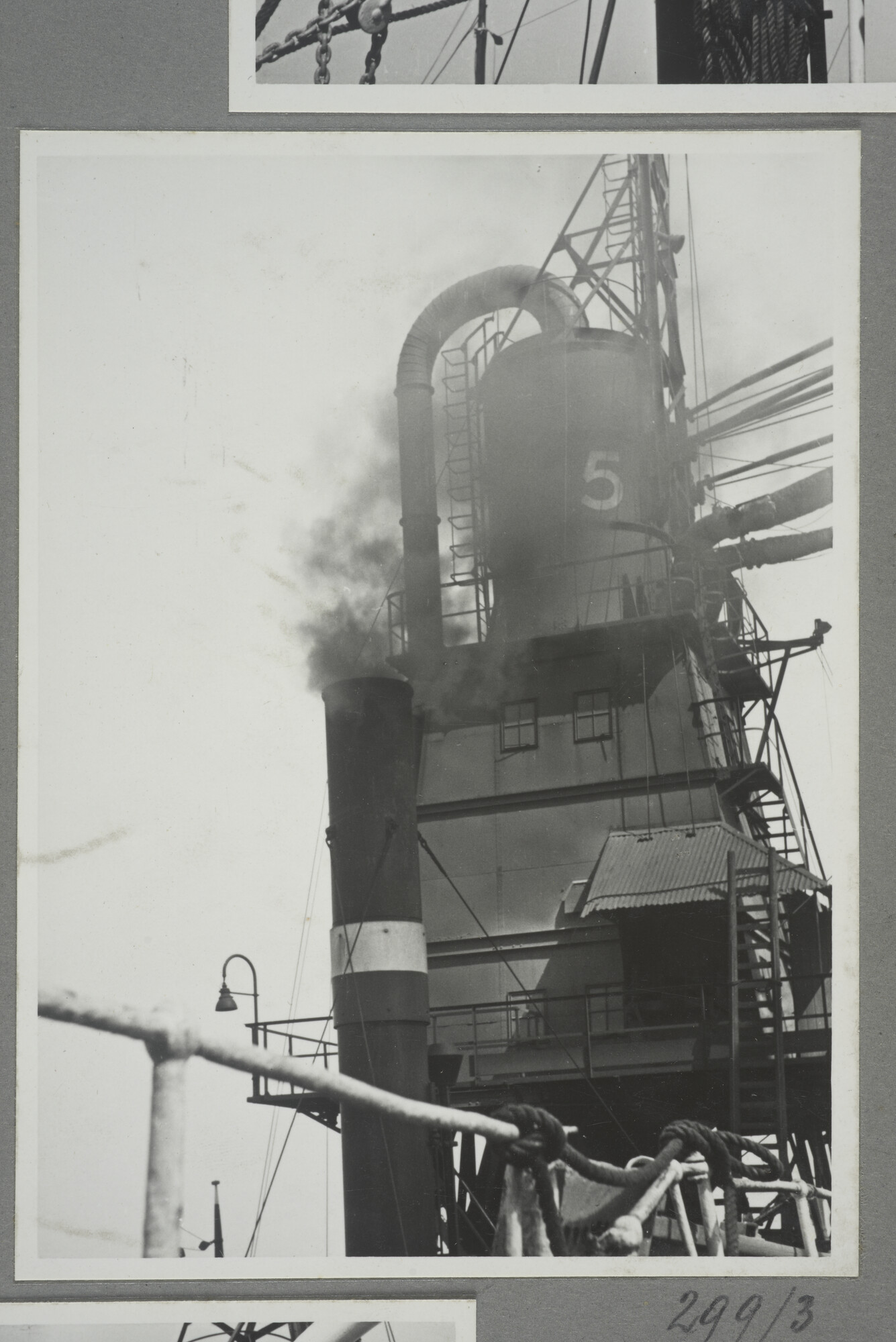 1998.2177; Omslag/ album met een grote hoeveelheid proeffoto's gemaakt door mw. A.M. Wolff-Koller in opdracht van de Gemeente Handelsinrichtingen in Amsterdam; omslag