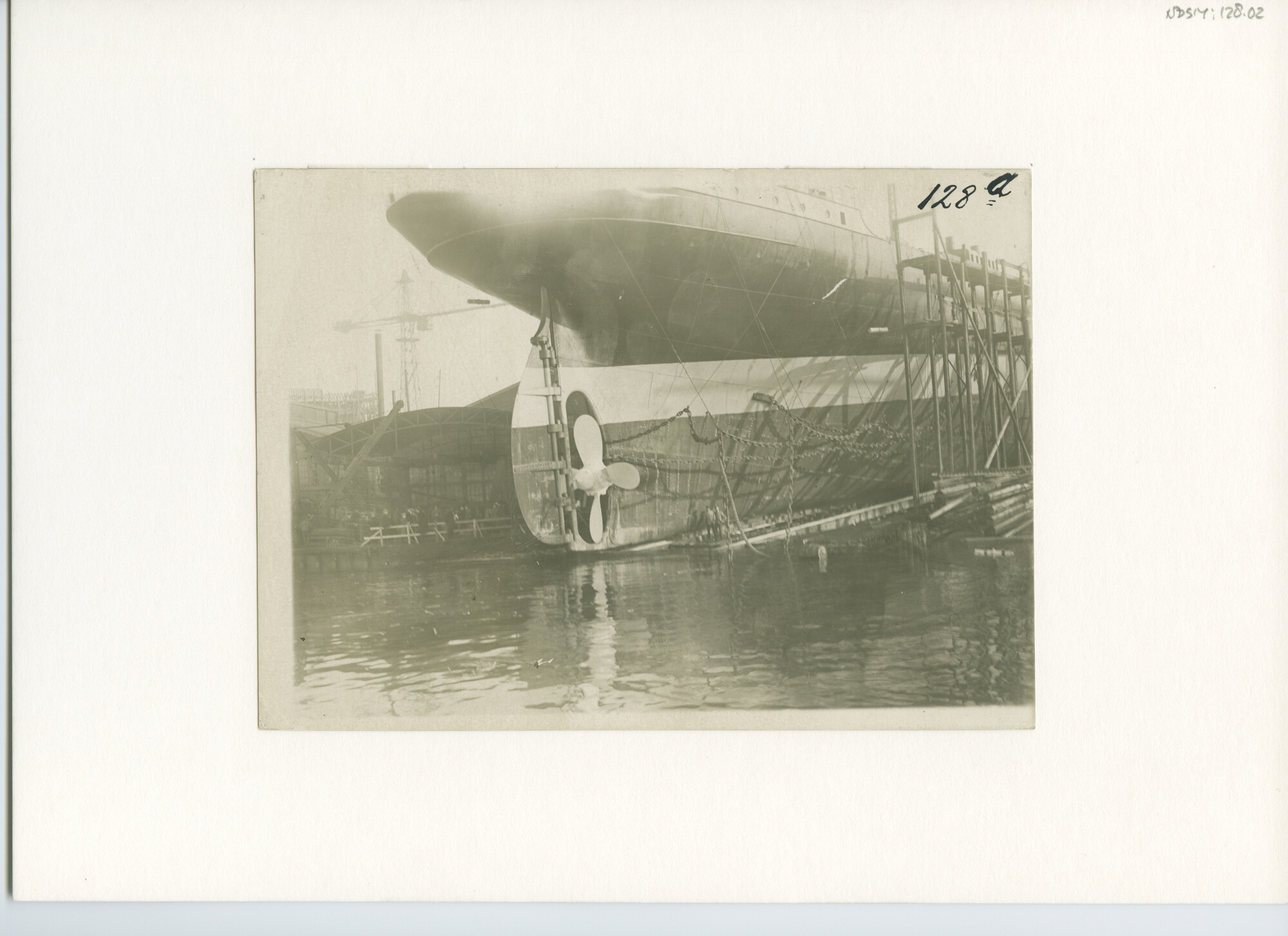 S.5444(0379)2; Foto van de tewaterlating van het vrachtschip ss. Rotti ; foto