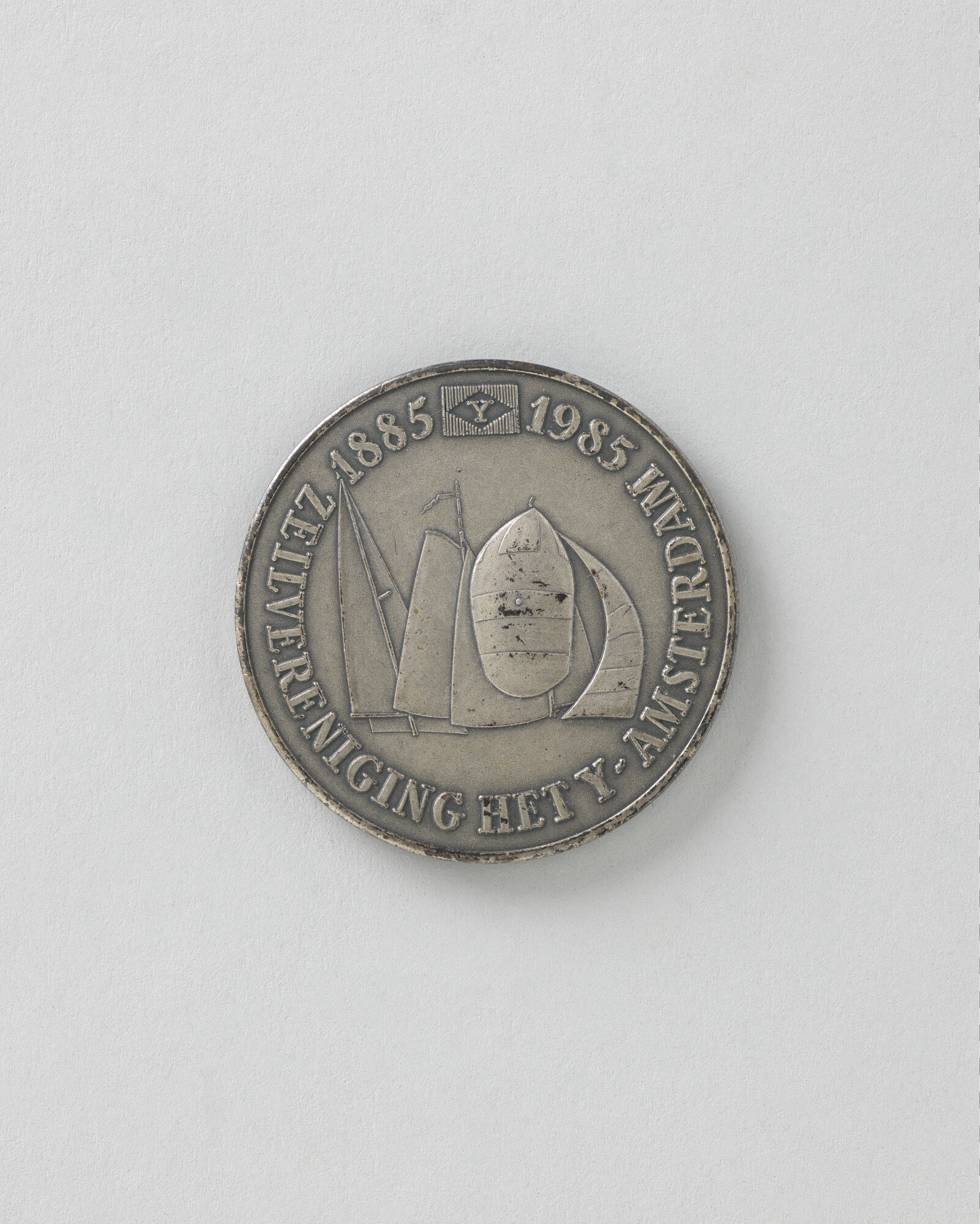 2023.0047; Jubileumpenning op het 100-jarig bestaan van Zeilvereniging Het Y, 1985; jubileumpenning
