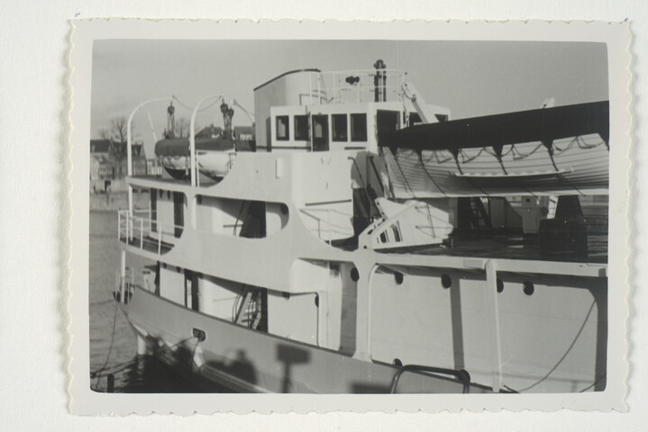 S.5219(12)0710; Foto's van de proeftocht van het passagiersschip (vluchtschip) Willem I (ex- LCT 443) verbouwd op de ASM-werf te Arnhem [...]; fotoreportage