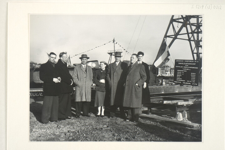S.5219(12)0212; Foto's van de kiellegging van het zwavelzuurtankschip ms. 'Ina' bij de ASM; fotoreportage