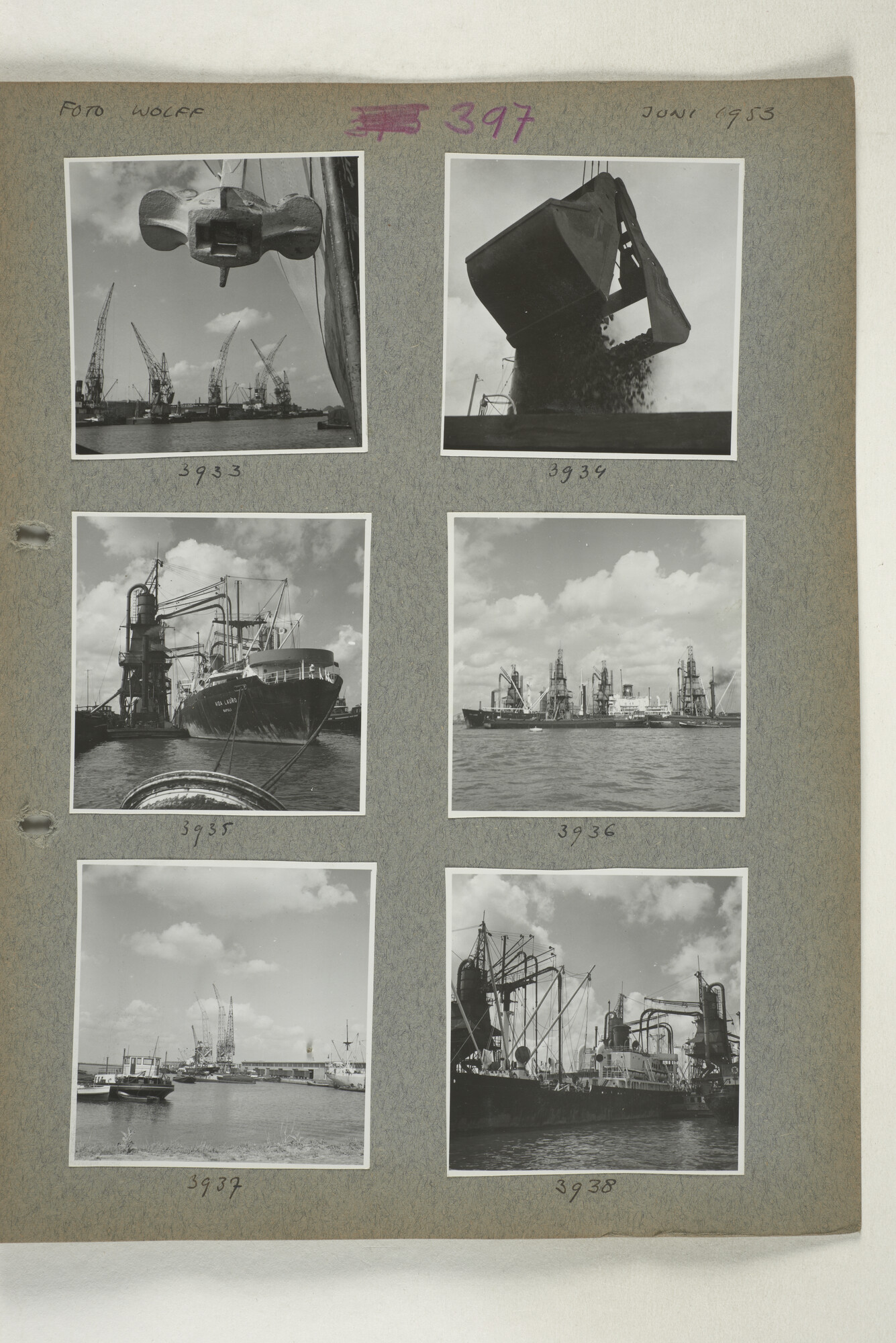 1998.2182; Omslag (voorheen ordner) met een grote hoeveelheid proef foto's van de haven en de stad van Amsterdam; omslag