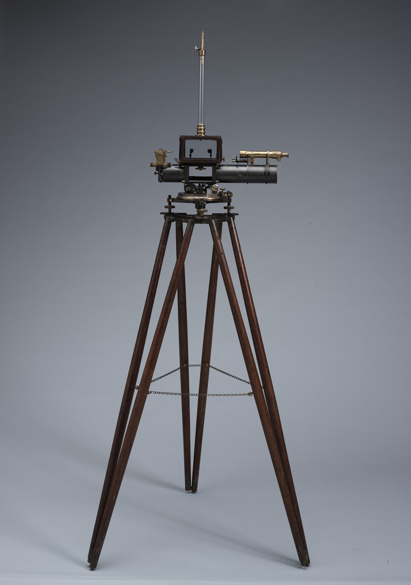 RB.0399(1)2; Statief behorende bij unifilar magnetometer door Elliot Brothers, Londen, 1864; statief