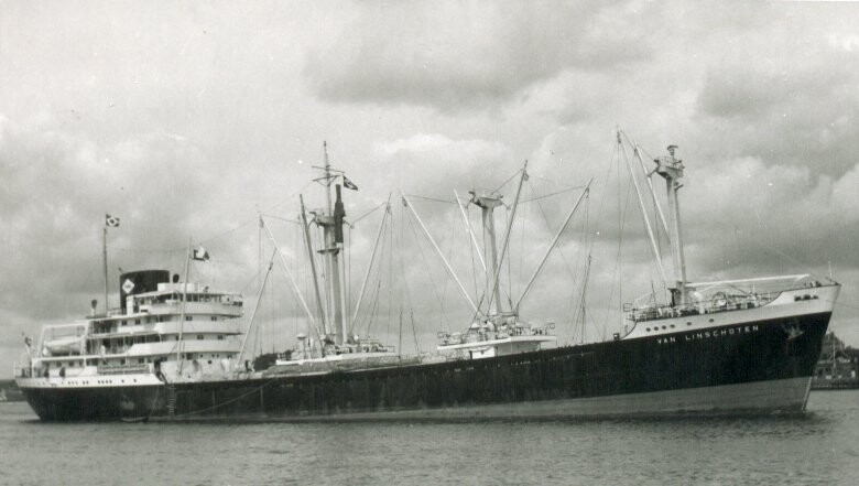 2000.5739; Het vrachtschip ms. Van Linschoten van de NTPM varende onder beheer van de [...]; foto