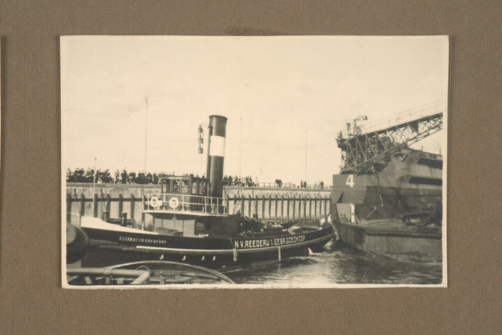2001.1755; Omslag met vele foto's en knipsels van meest bergingsactiviteiten door Reederij v/h Gebroeders Goedkoop te Amsterdam in de periode 1929 / 1949; omslag