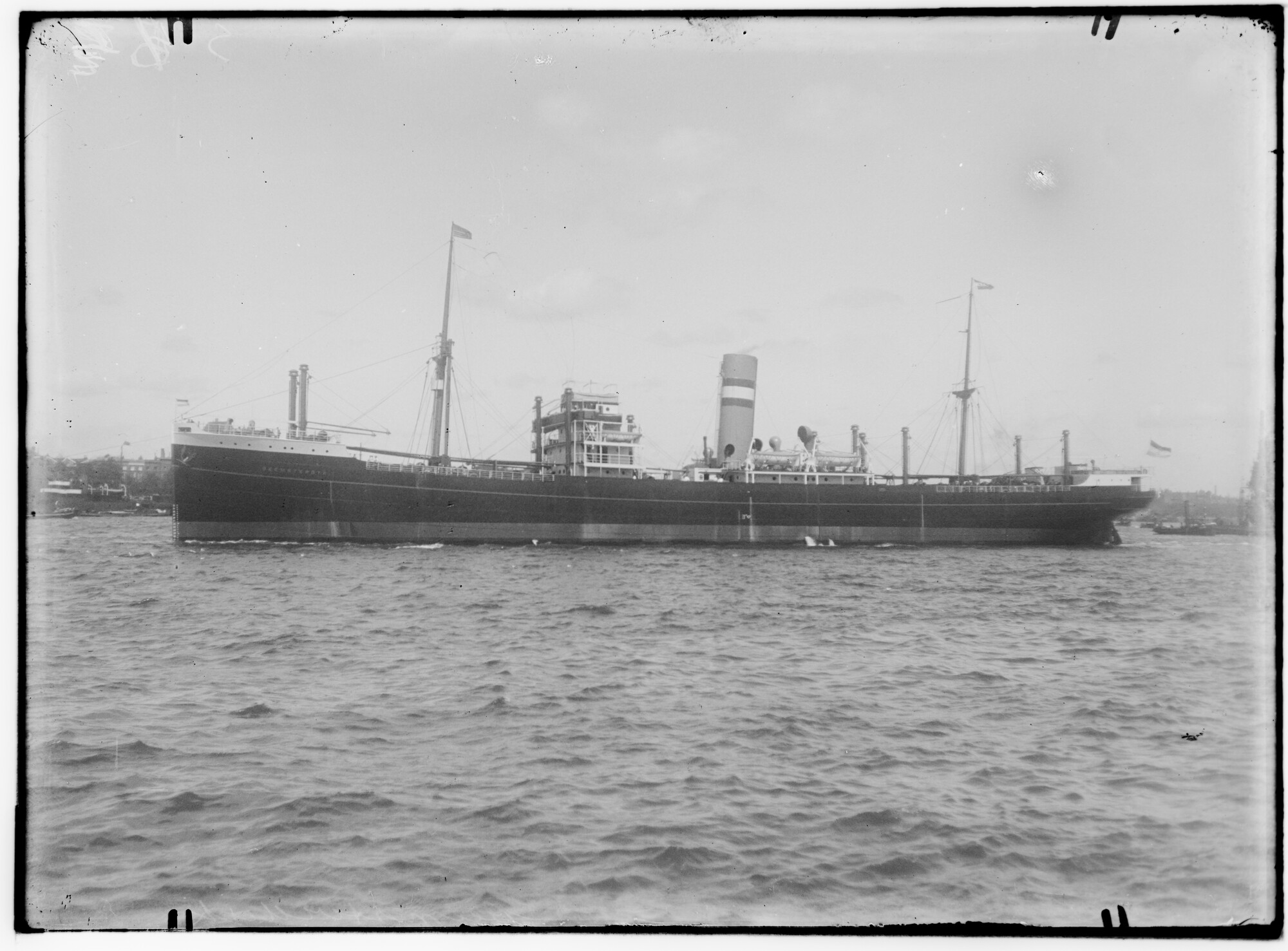 2018.0993; Glasnegatief van het vrachtschip Beemsterdijk (Nederlands, 1922); glasnegatief