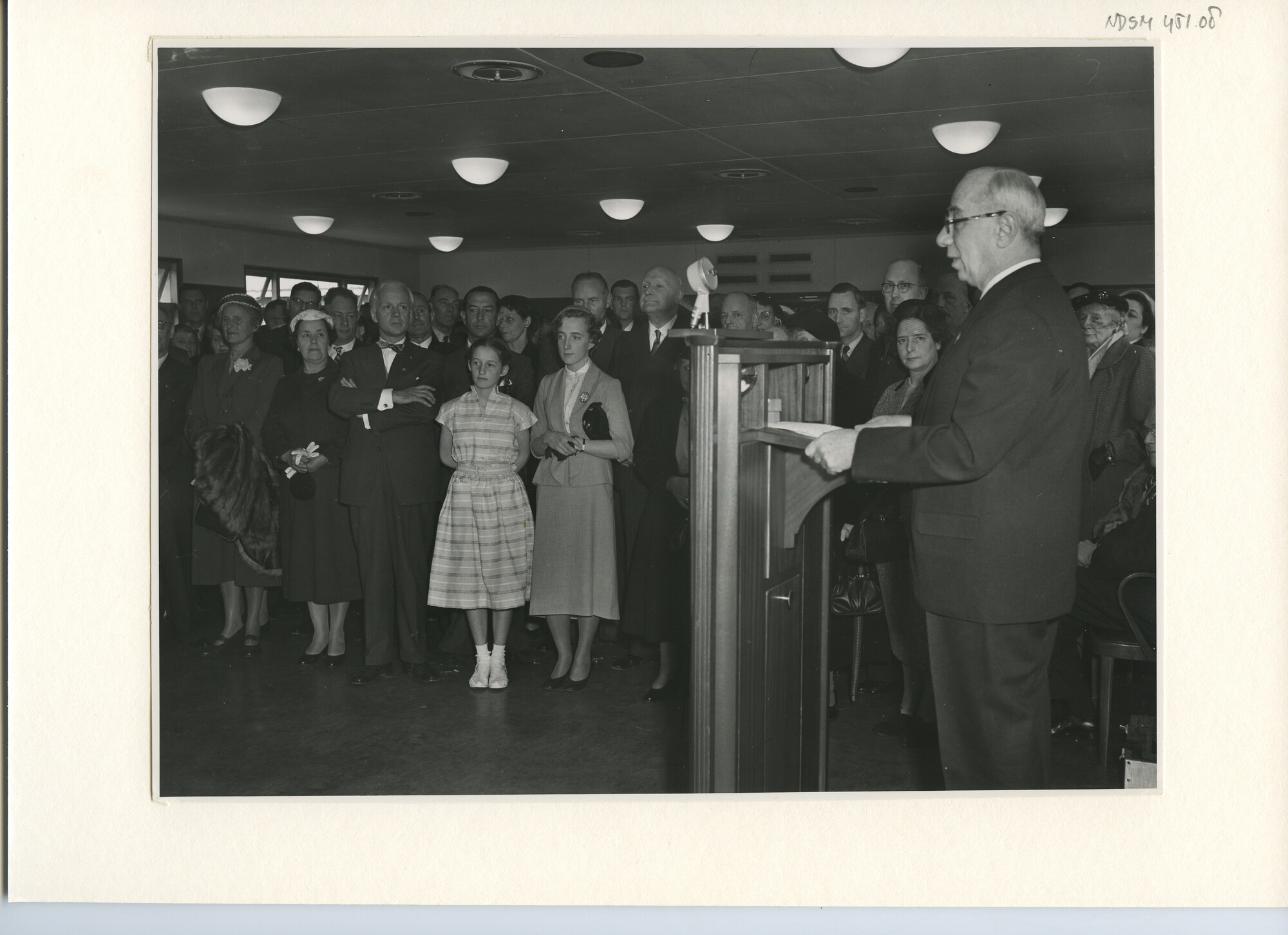 S.5444(2345)5; Foto van de tewaterlating en doop van de tanker ss. Kermia ; foto