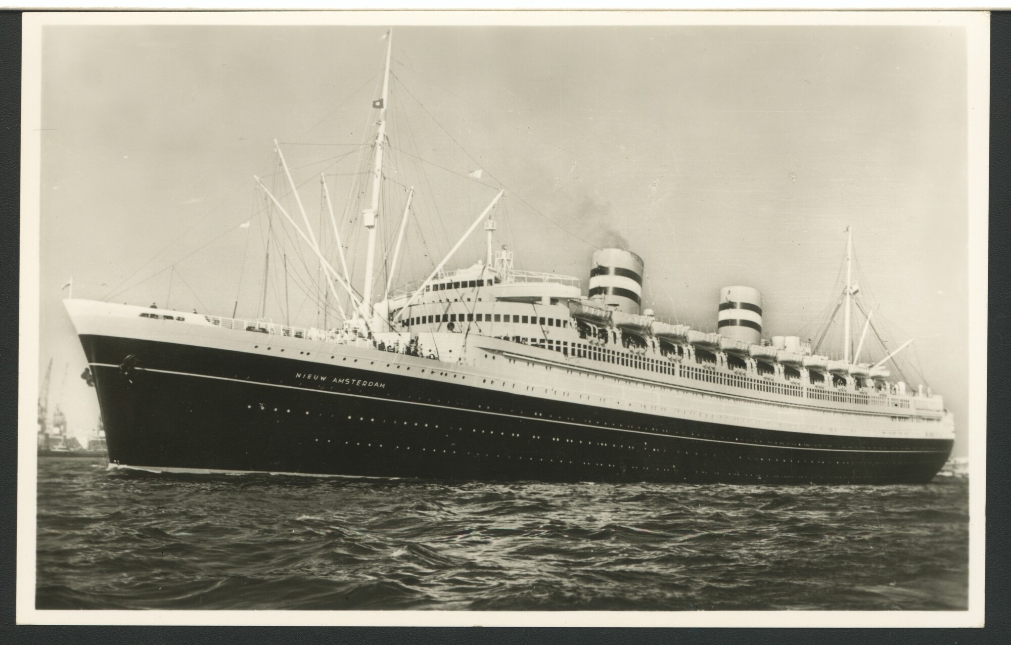 A.4509(061); Het passagiersschip ss. 'Nieuw Amsterdam' van de Holland-Amerika Lijn; prentbriefkaart