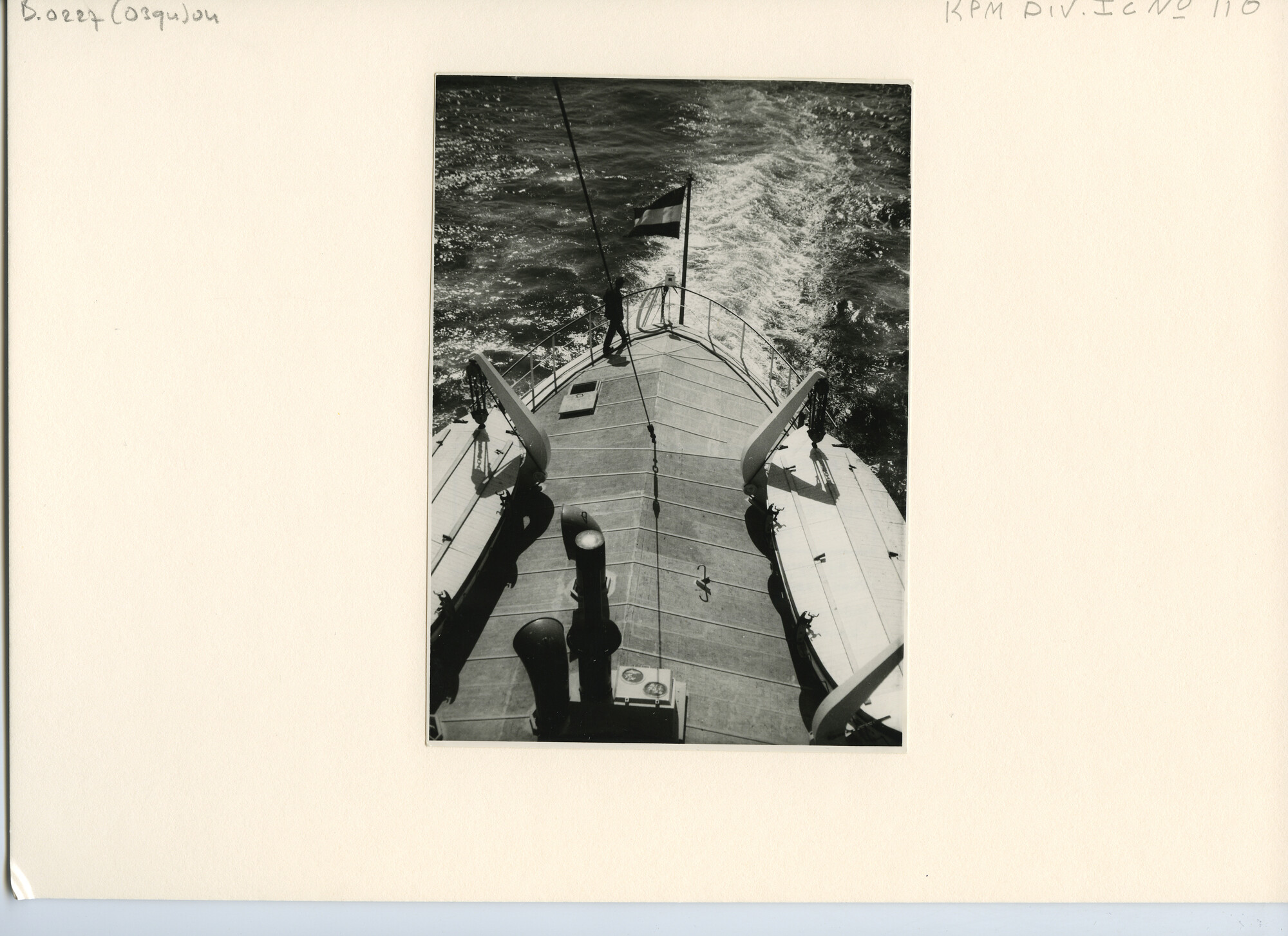 B.0227(0394)04; Foto gemaakt a/b ms. Siaoe bij de proefvaart; foto
