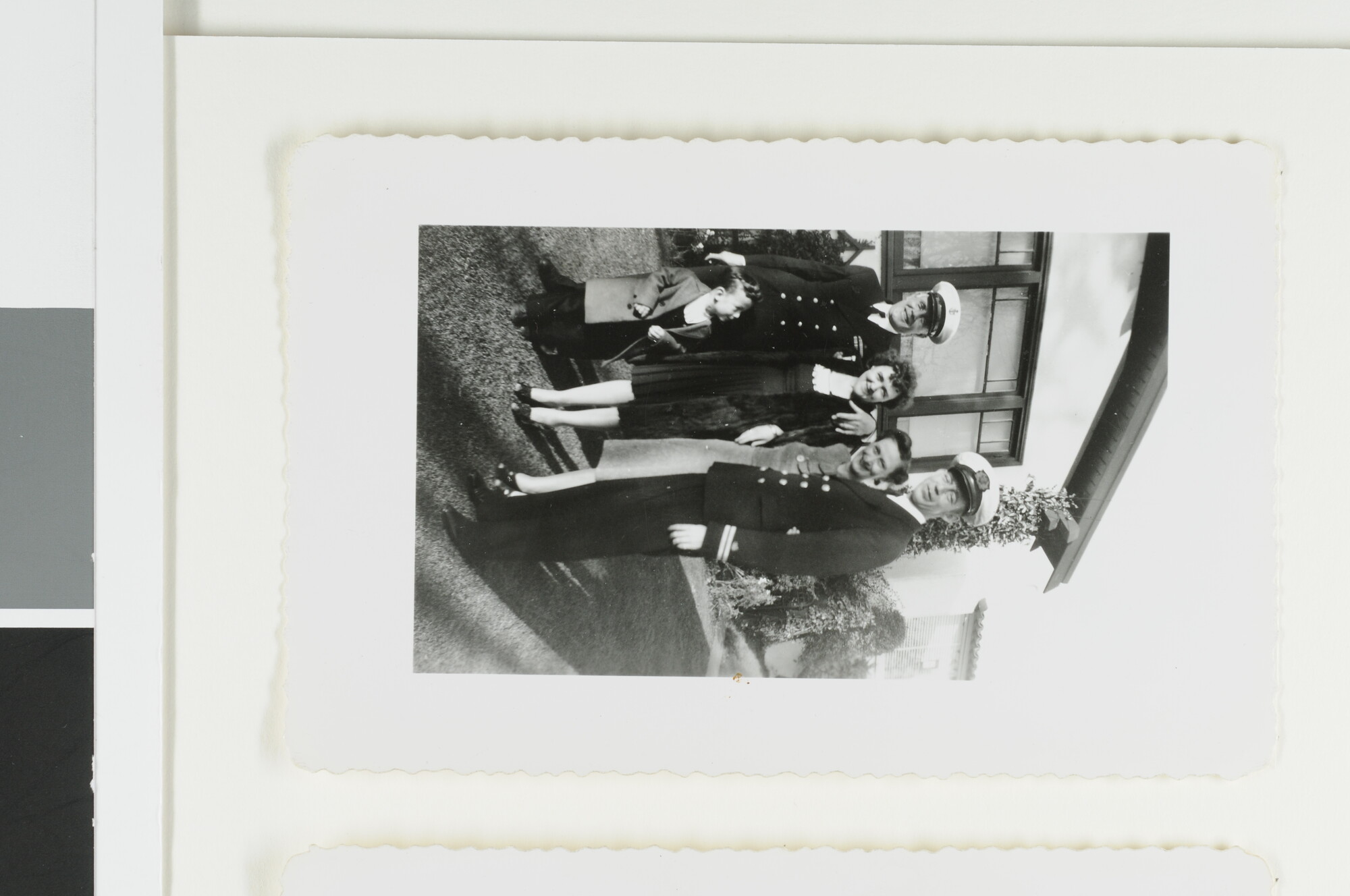 S.5548(108)23; Foto' van marconist J.D. van Schooten en bekenden; fotoreportage