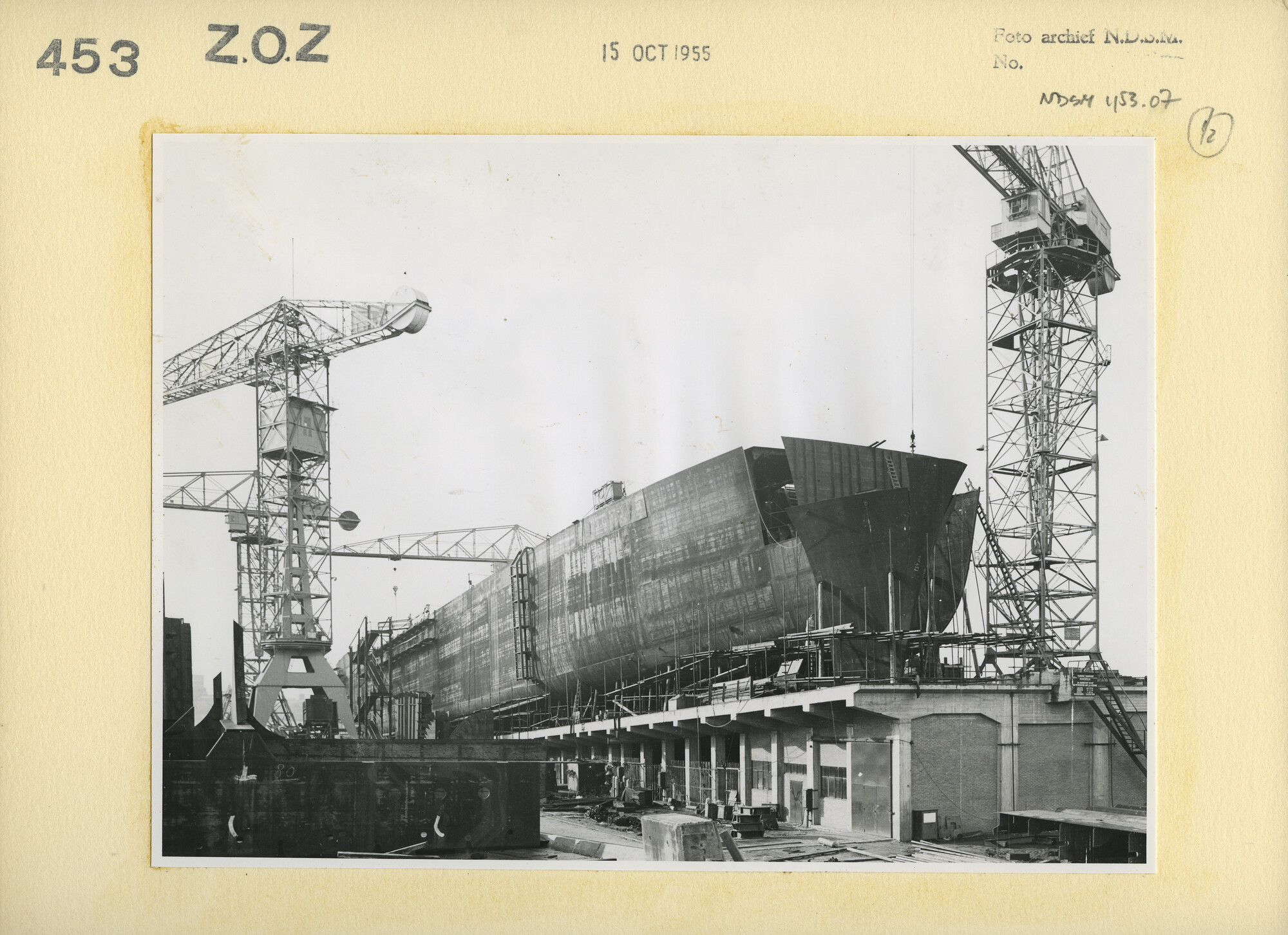 S.5444(2379)2; Foto van de tanker ss. Khasiella in aanbouw bij de NDSM; foto
