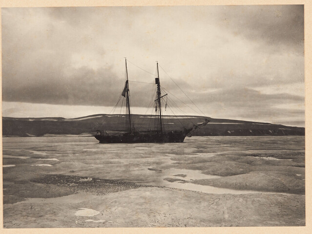 A.0123(04)14; Kooldruk van glasnegatief van de Tweede Noordpoolreis van de Willem Barents naar Nova Zembla; fotoreportage