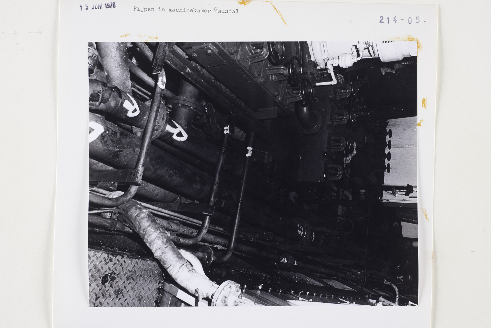 S.5444(5137)5; Situatiefoto van de toestand in de motorkamer van de Gausdal; foto