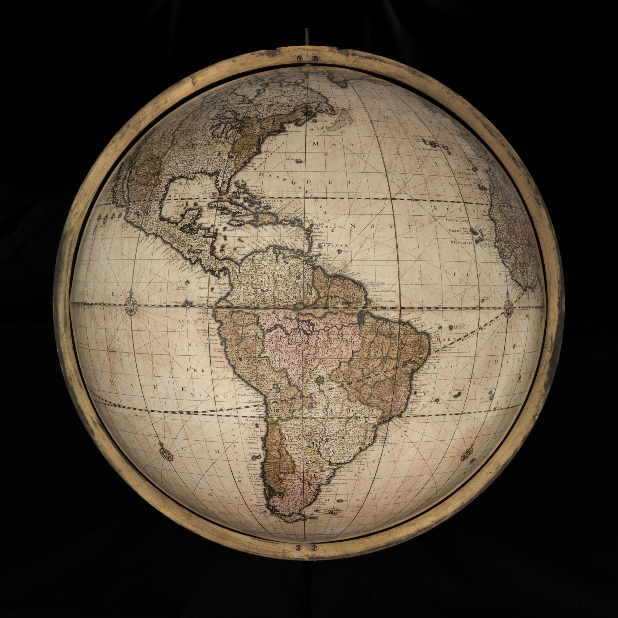S.1766(01); Aardglobe van 62 cm. in doorsnede door Gerard en Leonard Valk, 1745; globe