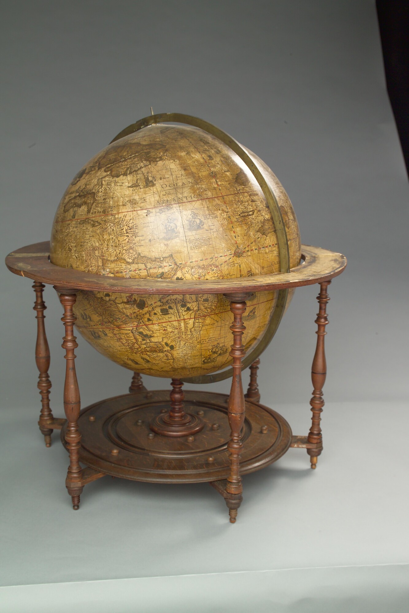 A.1140; Aardglobe van 52,5 cm doorsnede door Jacob Floris van Langren, 1589; globe