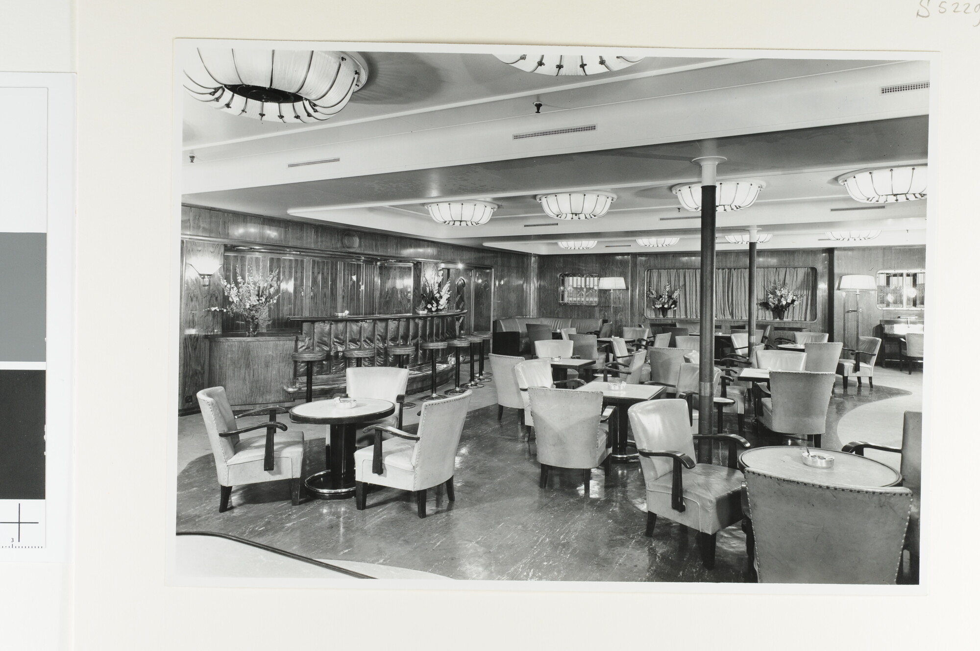 S.5229(01); Interieurfoto's genomen aan boord van ms. 'Willem Ruys' van de Koninklijke Rotterdamsche Lloyd [...]; fotoreportage