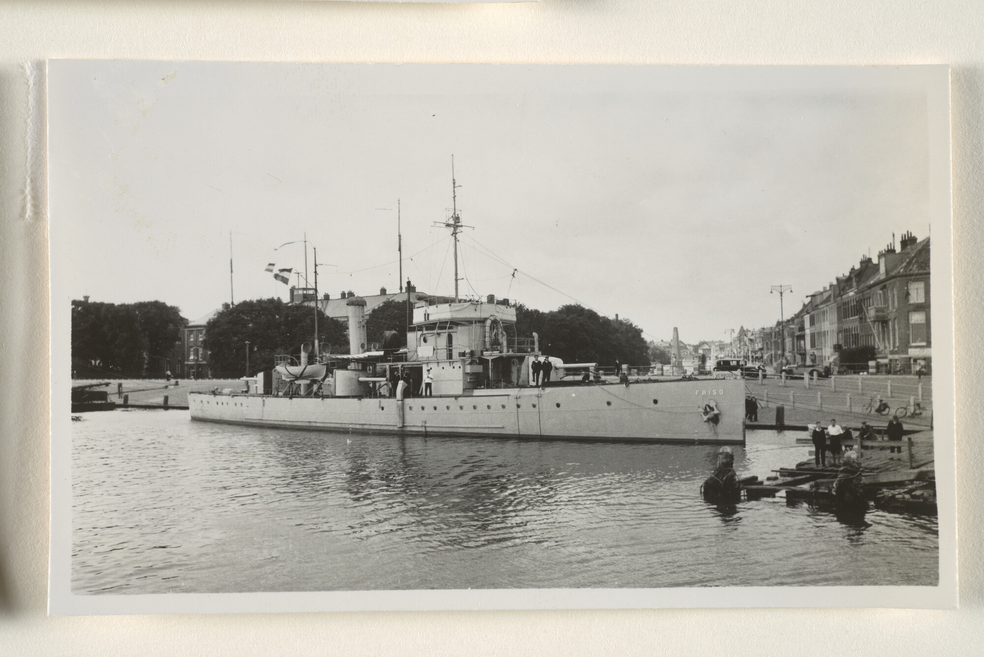 1995.1471; Foto's van schepen van de Koninklijke Marine in de haven van Den Helder; fotoreportage