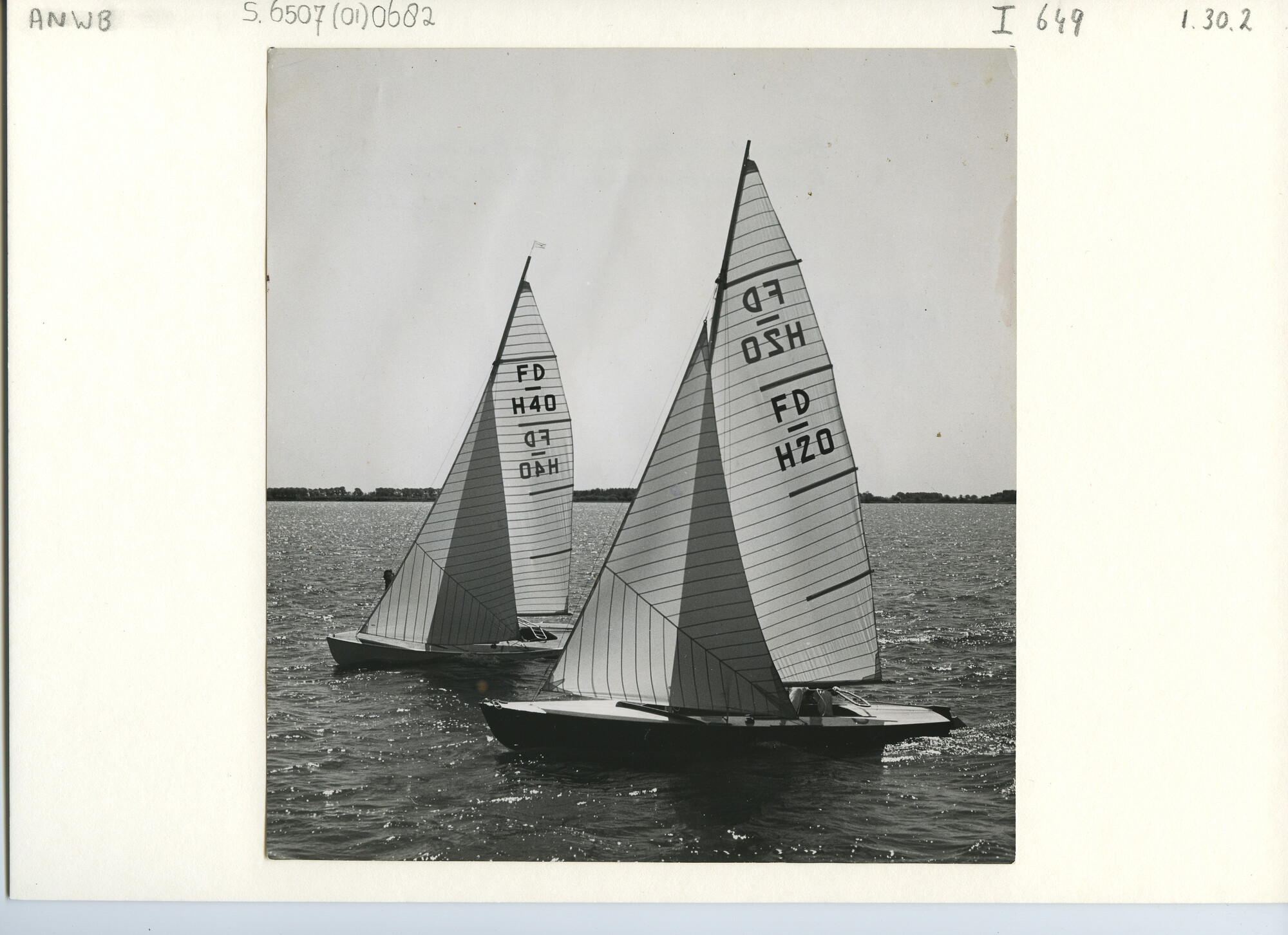 S.6507(01)0682; Foto van de FD klasse aan de wind op het Braassemermeer; foto