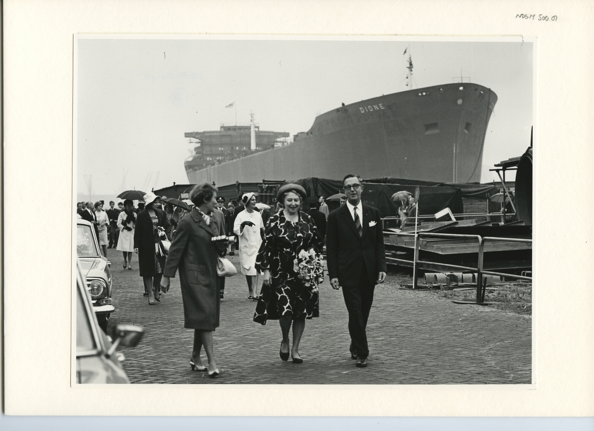 S.5444(2895)2; Foto van de tewaterlating van de tanker ts. Dione; foto