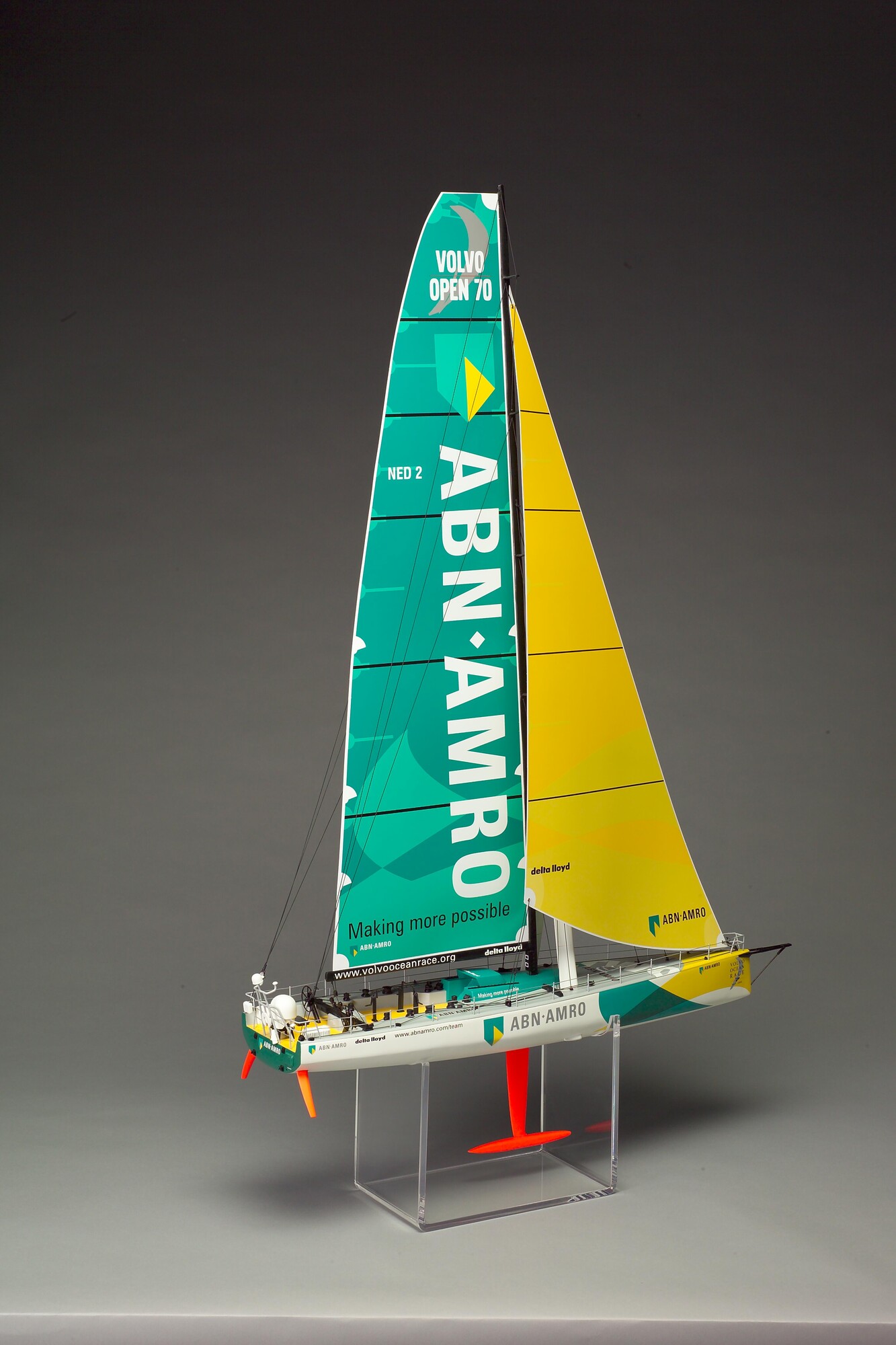 2006.0688; Model van de ABN AMRO TWO; scheepsmodel