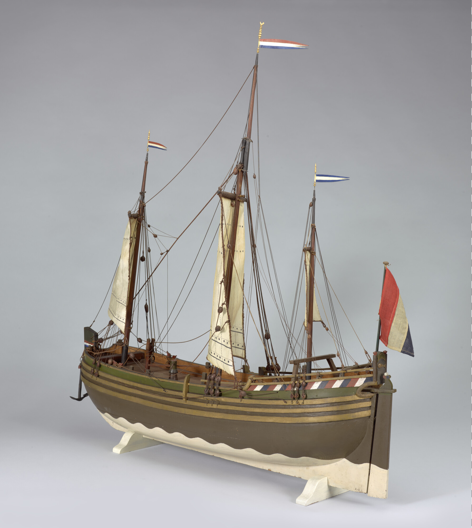 A.0043(01); Model van een zeventiende-eeuwse haringbuis; scheepsmodel