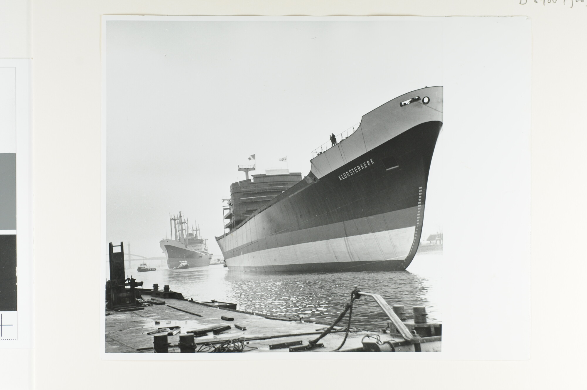 S.6408(0926); Het vrachtschip ms. 'Kloosterkerk' vlak na de tewaterlating bij Van der Giessen - De Noord NV; foto